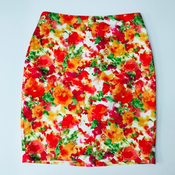 FOREVER 21 Floral Bottom Pencil Skirt Sz 2 - Picture 2 of 7